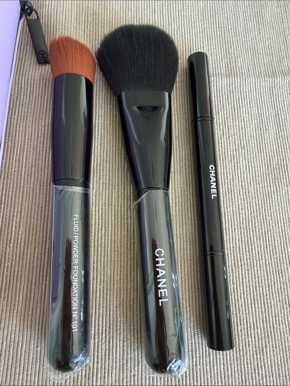 CHANEL Brush Set with Lilac Zip Case and Black Handles - Picture 2 of 8
